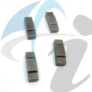 NISSAN 1 TON 2.4L HUB SLEEVE DOG ( )